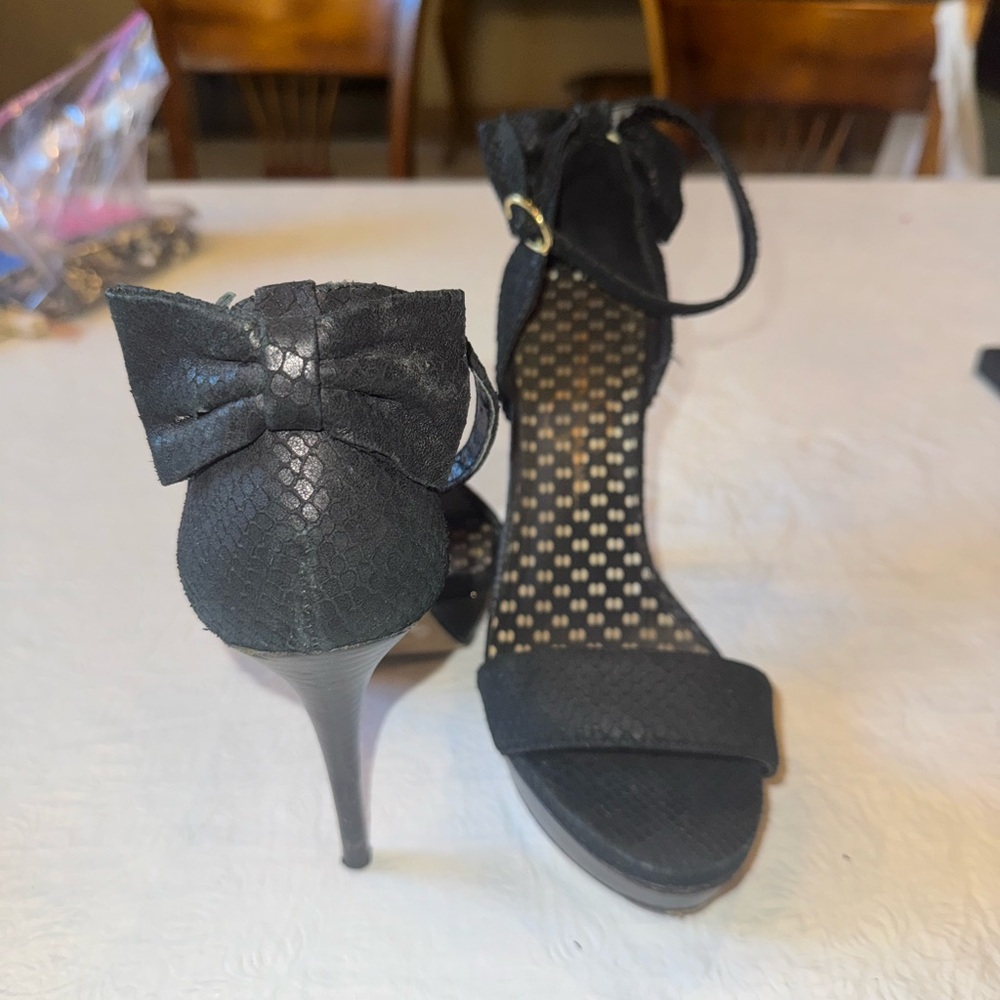 Jessica Simpson Black Textured Heels with Bow